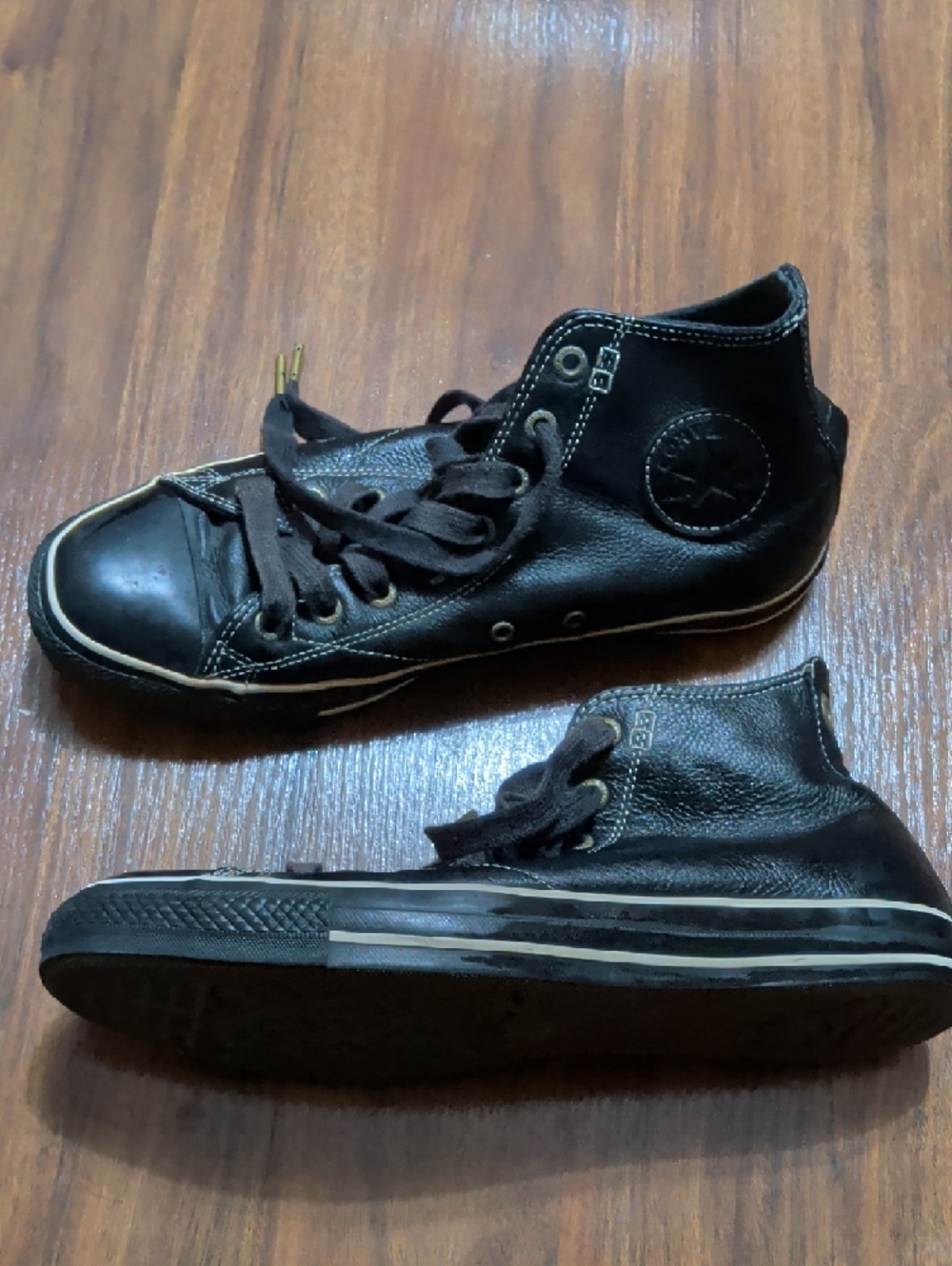 Converse Men Black High Top Leather Sneakers - Picture 3 of 9